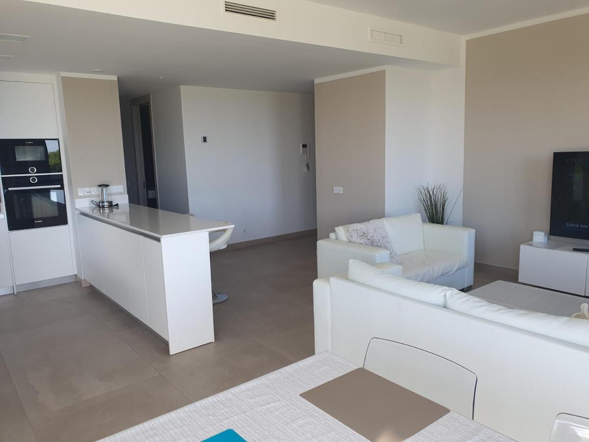 Luxury Beachfront Apartment With Pool, Sauna, Fitness And Gym In Province Malaga, Andalusia Mijas Eksteriør billede